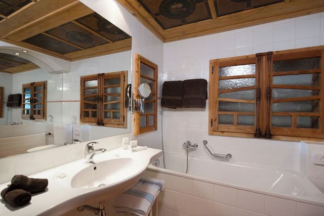 Junior Suite, Balcony, Mountain View (South)