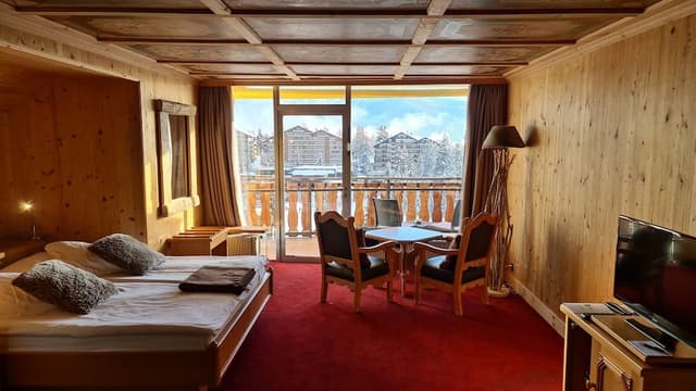 Junior Suite, Balcony, Mountain View (South)