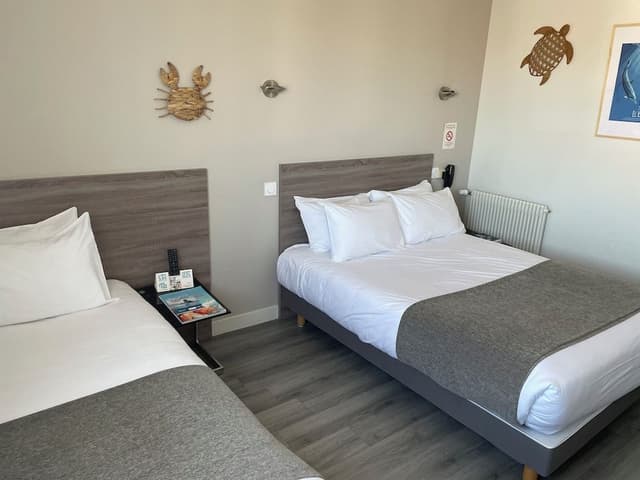 Standard Triple Room, Bathtub