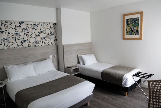 Standard Triple Room, Bathtub