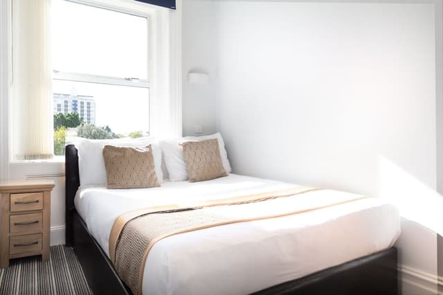 Basic Double Room, Ensuite (Small)