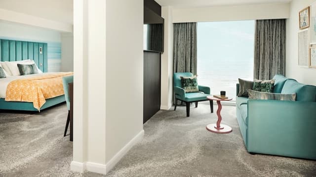 Suite, 2 Twin Beds, Sea View