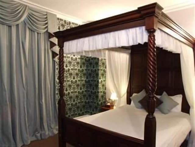 Executive Room (Four Poster)