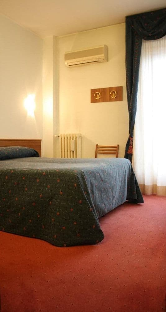 Economy Double Room, 1 Queen Bed