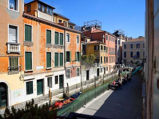 Classic Double Room, Canal View