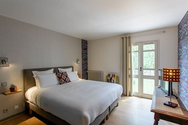 Economy Double Room, 1 Queen Bed (Bronze)