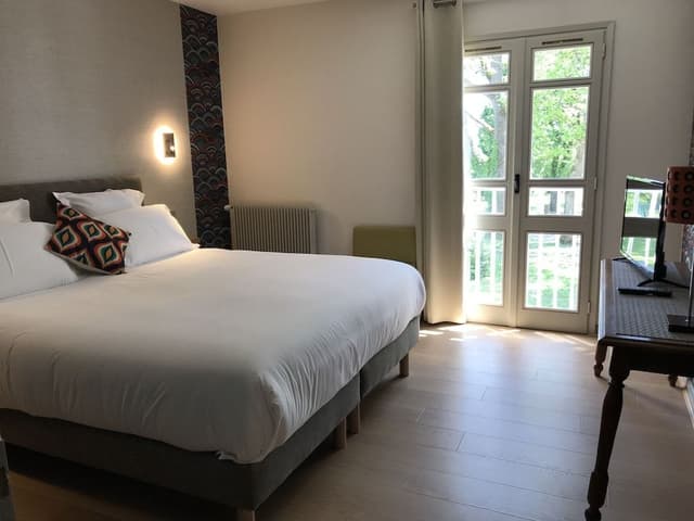 Economy Double Room, 1 Queen Bed (Bronze)