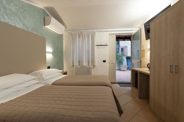 Economy Room