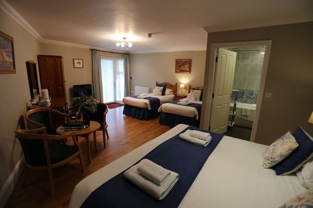 Family Room (2 Adults and 2 Children)