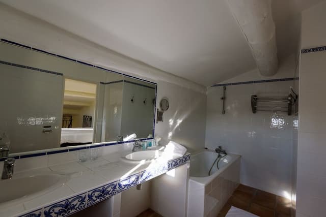 Classic Duplex, 2 Bathrooms, Garden View