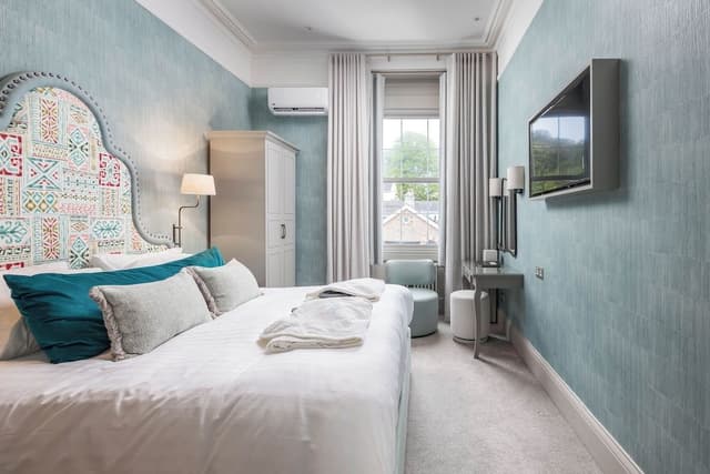 Refurbished Cosy Superking