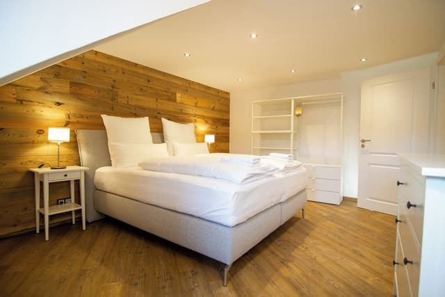 Luxury Penthouse, Annex Building