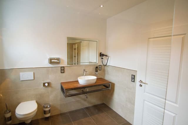 Luxury Duplex, Annex Building