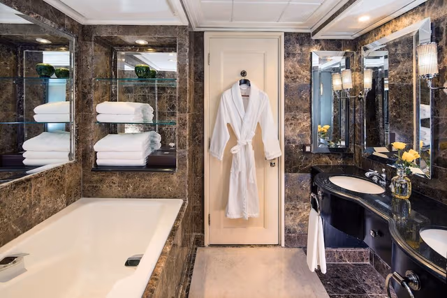 Deluxe Room, 1 King Bed, City View