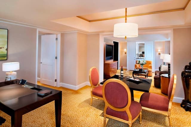 Suite, 1 Bedroom, City View (Ambassador Suite)