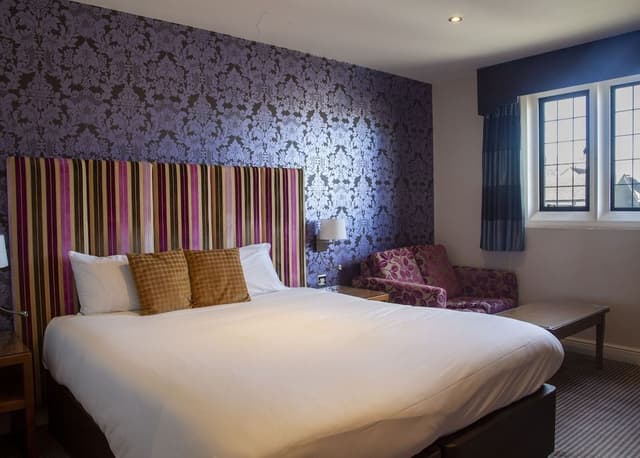King or Twin Room with Sofa Bed