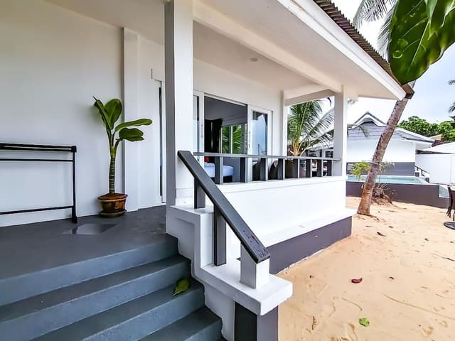 Bungalow, Beachfront
