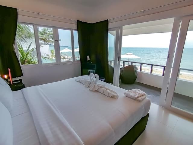 Bungalow, Beachfront