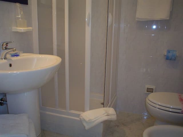 Economy Double Room (Breakfast included)