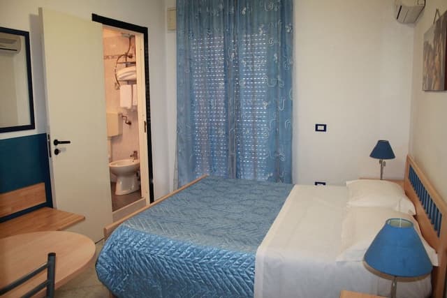 Economy Double Room (Breakfast included)
