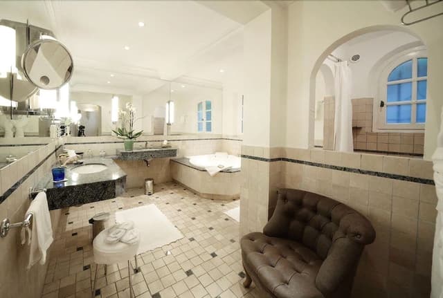 Premium Suite