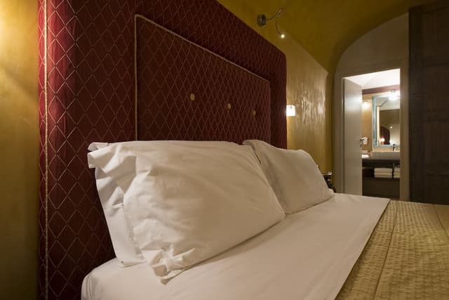 Romantic Double Room, 1 King Bed, Ensuite, City View