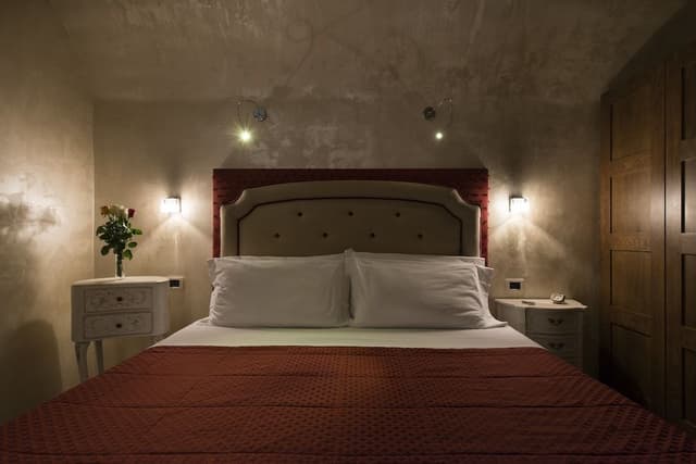 Romantic Double Room, 1 King Bed, Ensuite, City View