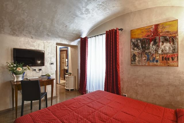 Romantic Double Room, 1 King Bed, Ensuite, City View