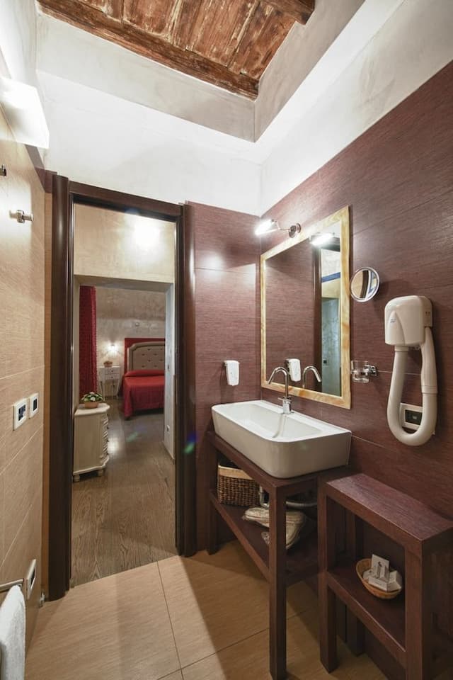 Romantic Double Room, 1 King Bed, Ensuite, City View