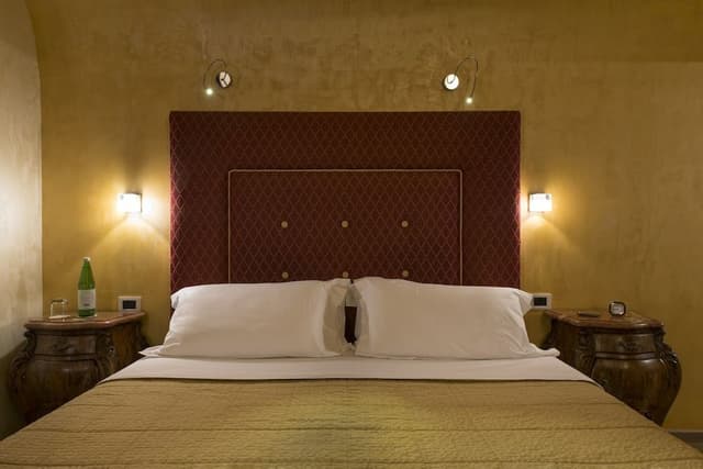 Romantic Double Room, 1 King Bed, Ensuite, City View