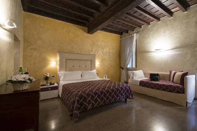 Junior Studio Suite, 2 Bedrooms, Bathtub, Mezzanine