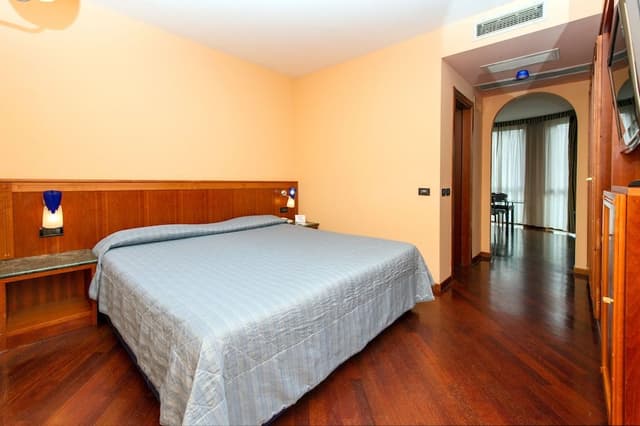 Junior Suite, Jetted Tub