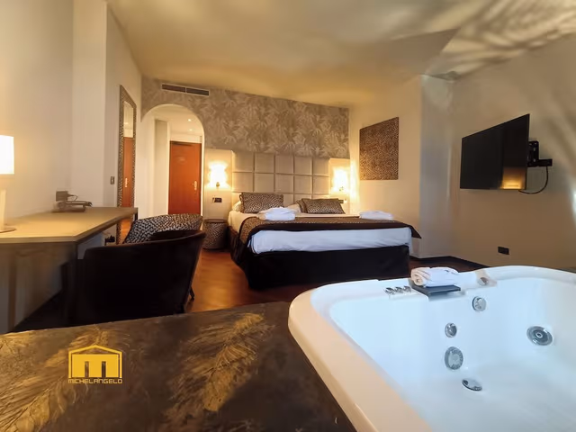 Deluxe Suite, Hot Tub