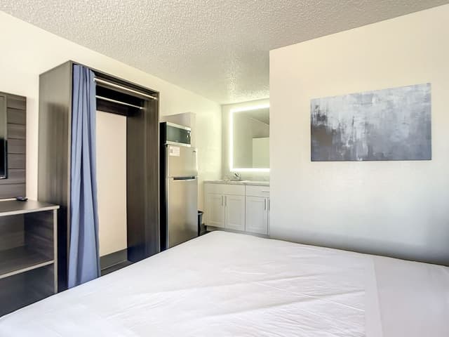 Basic Room, 2 Queen Beds, Non Smoking