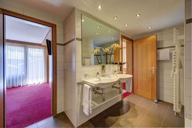 Suite, Mountain View