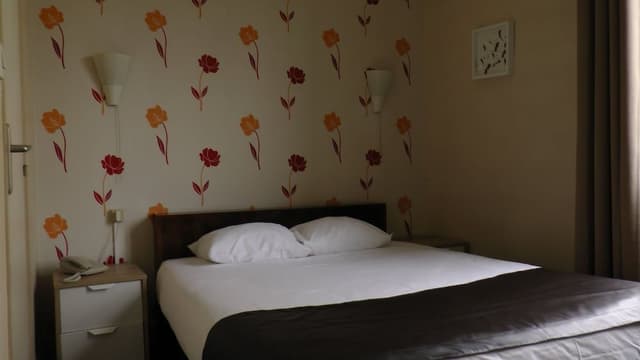 Room, Courtyard View