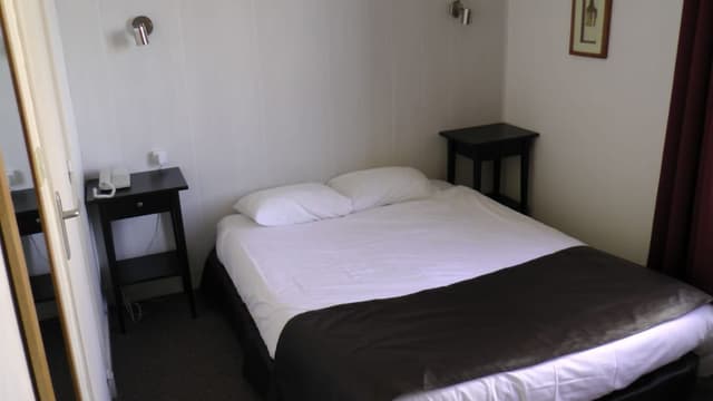 Room, Courtyard View