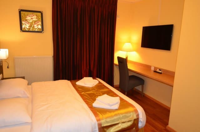 Double Room, 1 Queen Bed