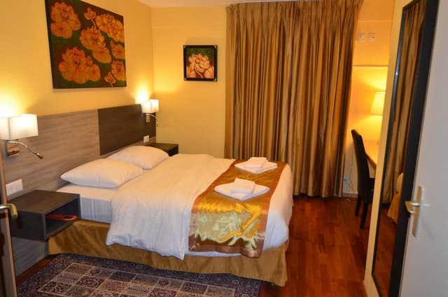Double Room, 1 Queen Bed