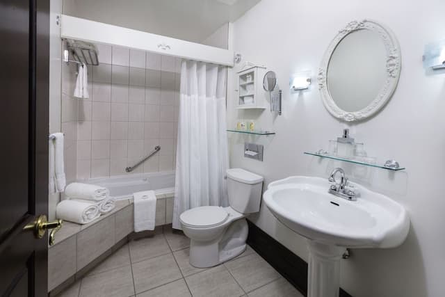 Prestige Clos St-Louis - 1st or 2nd floor, no elevator