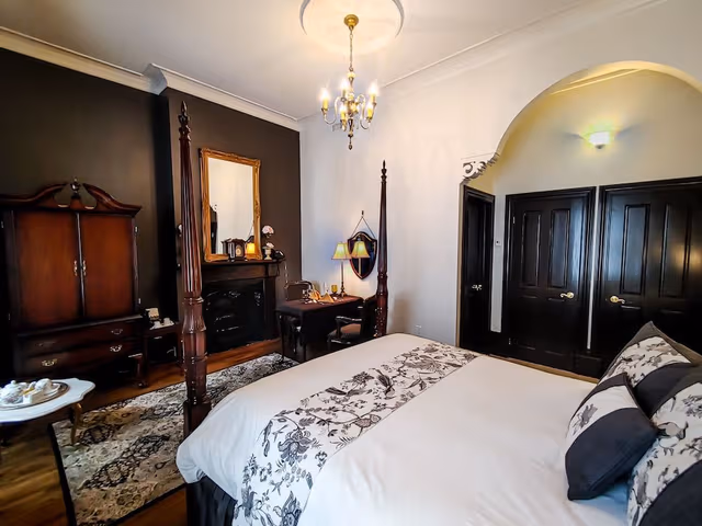 Prestige Clos St-Louis - 1st or 2nd floor, no elevator