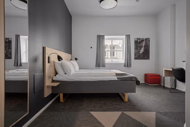Double Room, 1 Queen Bed