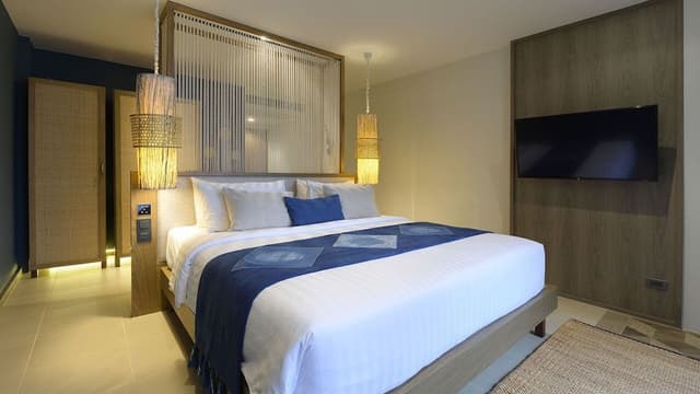 Deluxe King Suite
