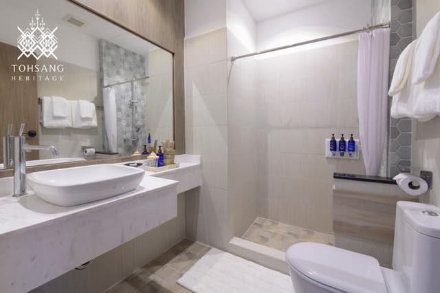 Deluxe King Suite