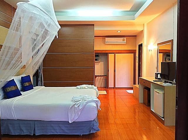 Deluxe Semi-detached Cottage