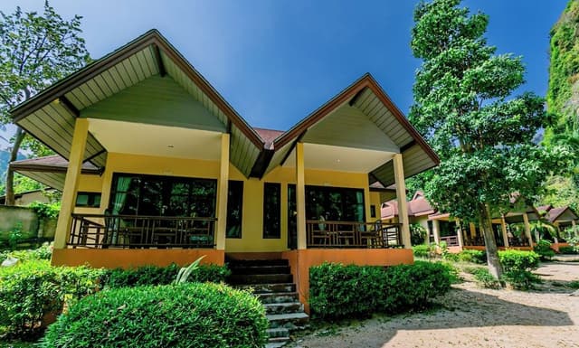 Deluxe Semi-detached Cottage