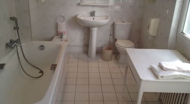 Standard Double Room, Bathtub