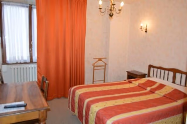 Standard Double Room, Bathtub