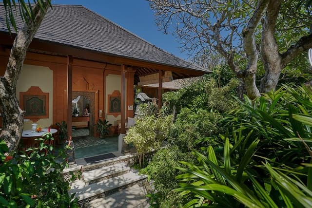Executive Bungalow, Garden Area