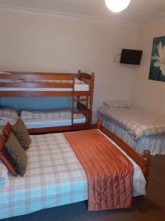 Family Room (Room 7)